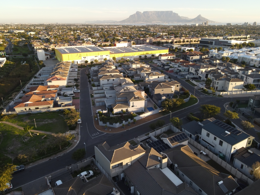 5 Bedroom Property for Sale in Parklands North Western Cape